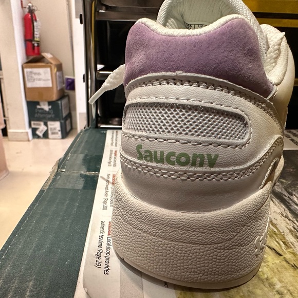 NIB Saucony Shadow White & Purple sneakers New in Box NIB 7.5 - Picture 3 of 5